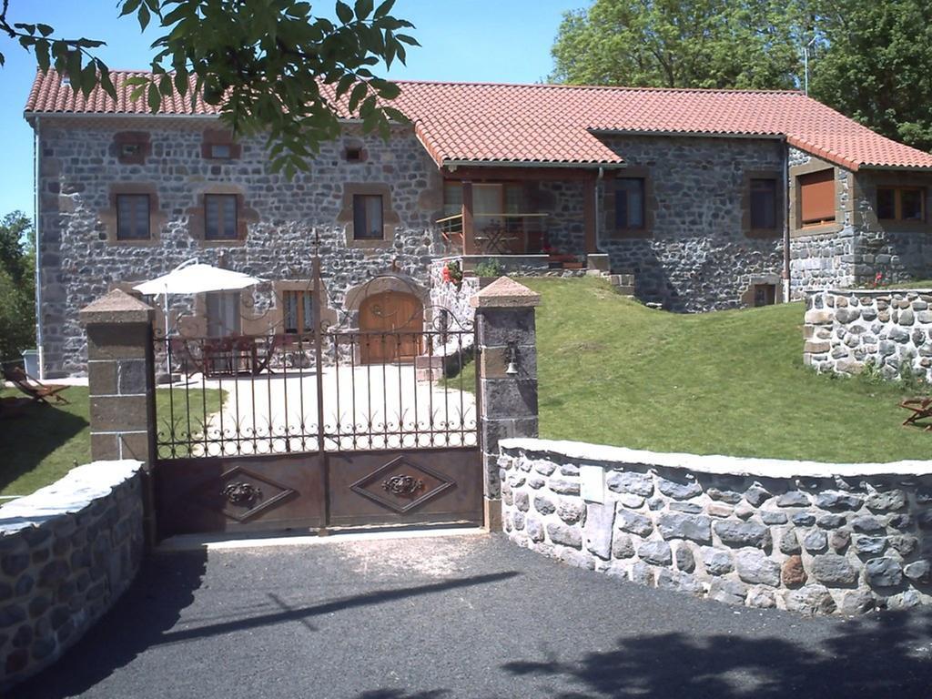 Le Clos Des Pierres Rouges Saint-Privat-dʼAllier Kültér fotó